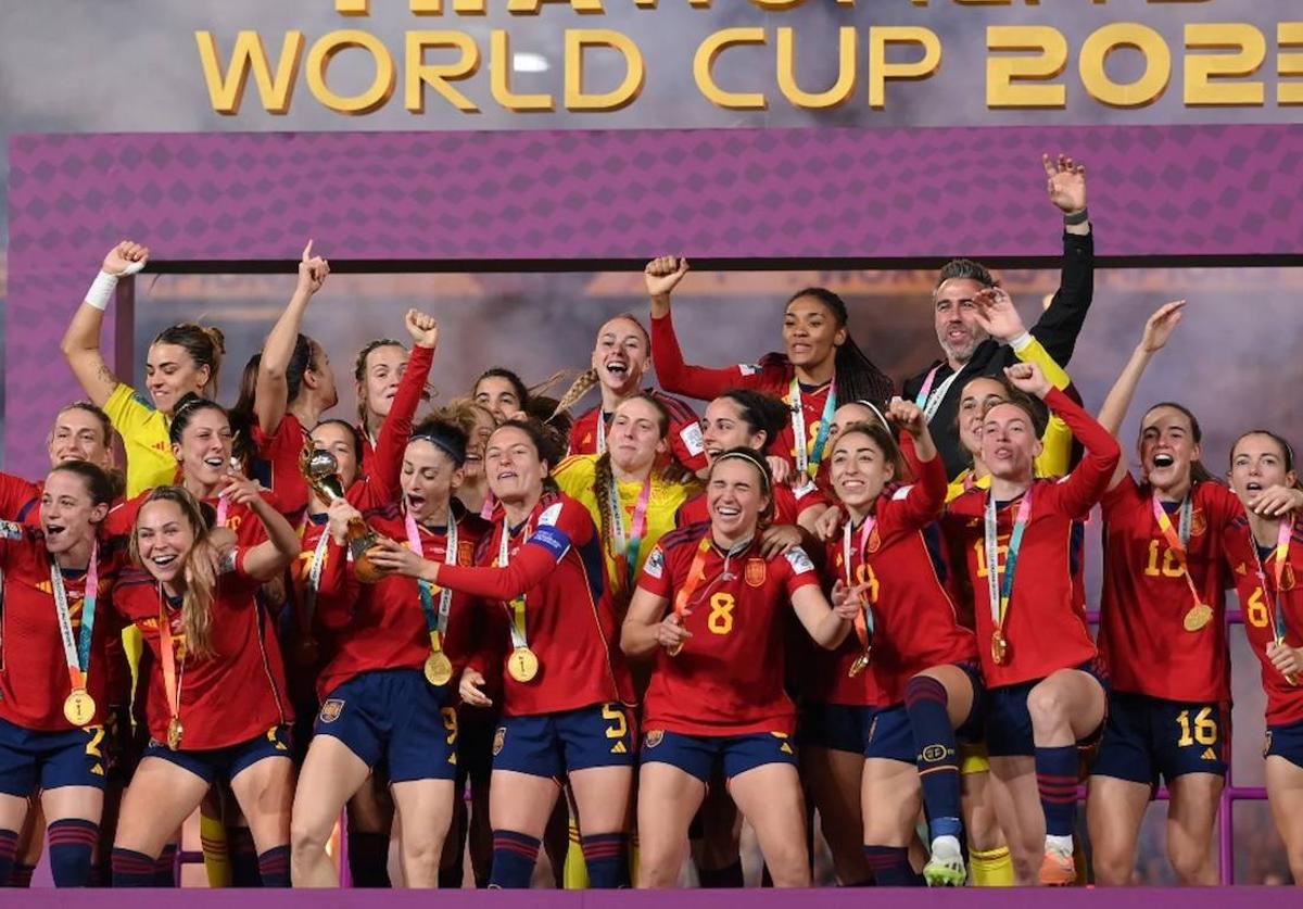 La selección española femenina de fútbol asciende por primera vez al